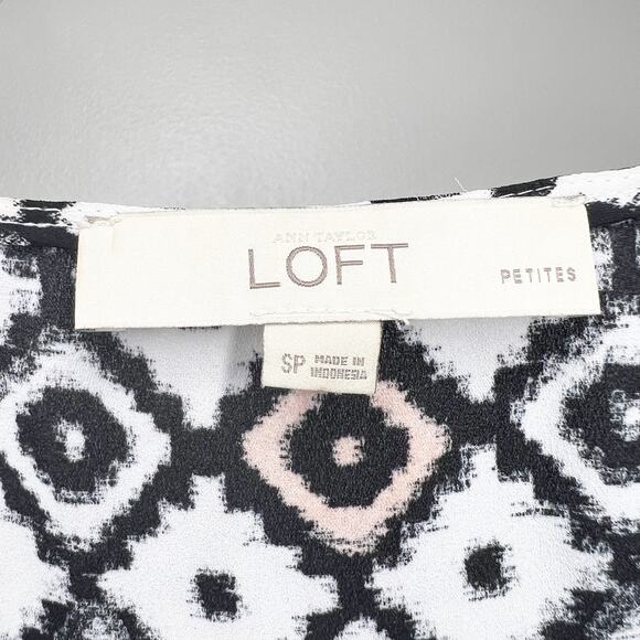 LOFT Geo Print Sleeveless Tunic Blouse Tank Top Scoop Neck Black White Size SP - Picture 4 of 7